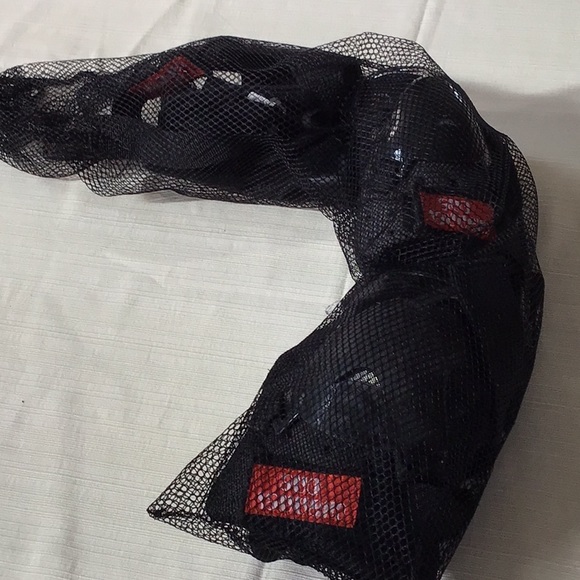 🎁 5 for $10 Sale🎁Channel One Skateboards Pads Aggressive Series M 8-11 years - Picture 10 of 10